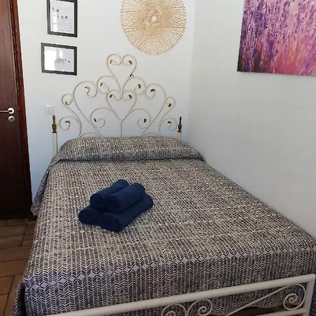Guest house Casa 563 With Indoor Bathroom And Small Kitchen Vila Nova de Gaia